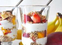 healthy yogurt parfait